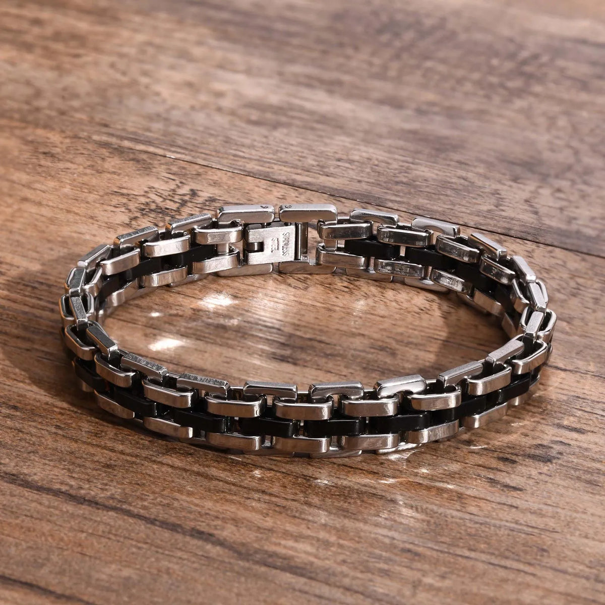 The Mercer Link Bracelet, clasp detail