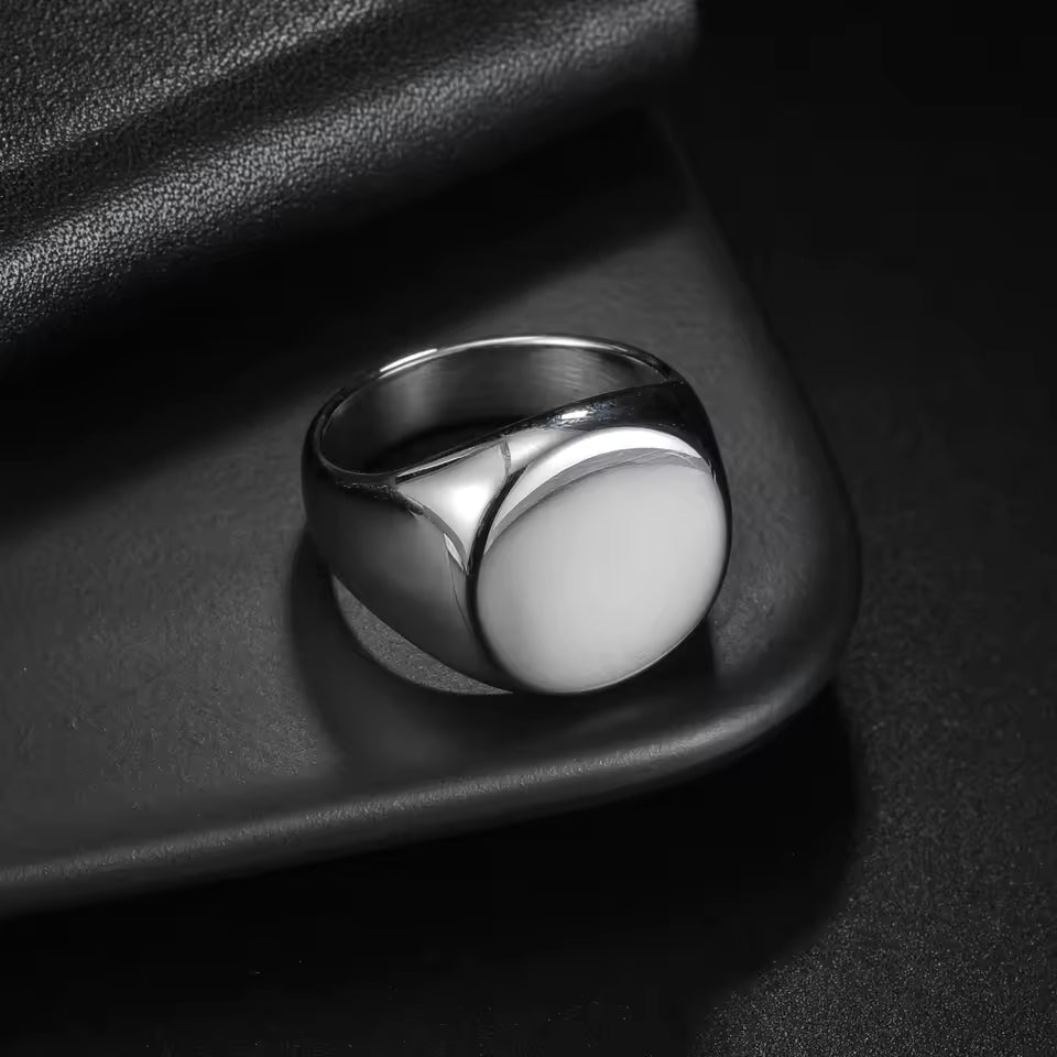 Minimal Signet Ring - detail