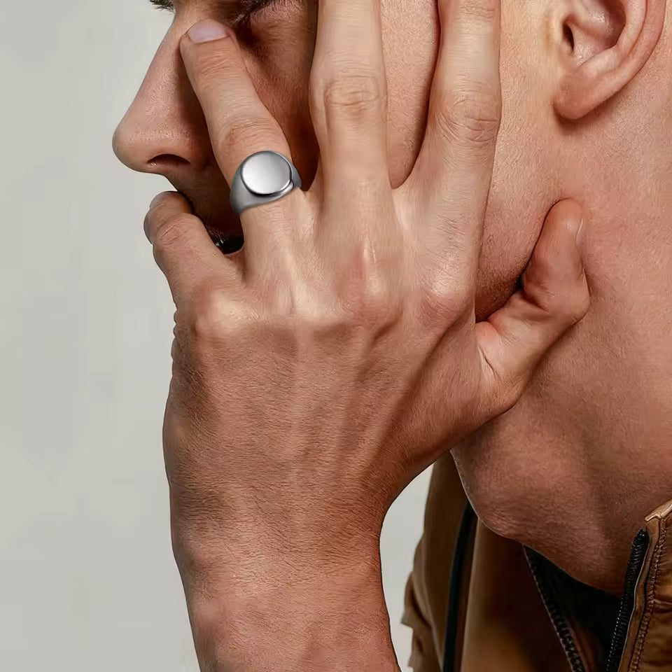 Minimal Signet Ring - detail
